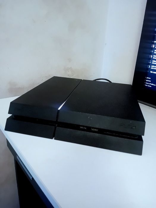 PS4 500GB a funcionar – não lê discos