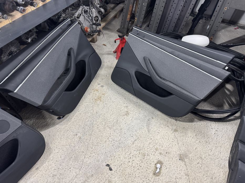 Карти , консоль model 3 , model y