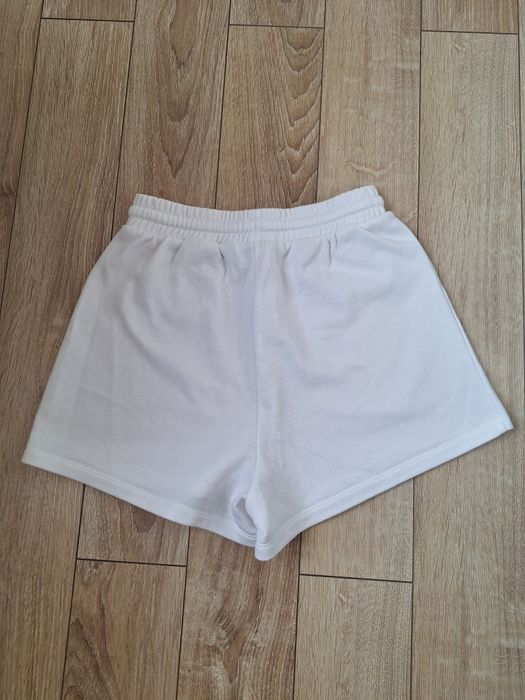 Krótkie spodenki dziewczęce H&M.