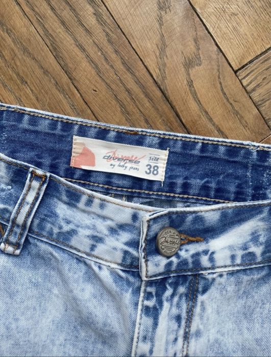 Jeansy Acid wash z dziurami Diverse marmurkowe M