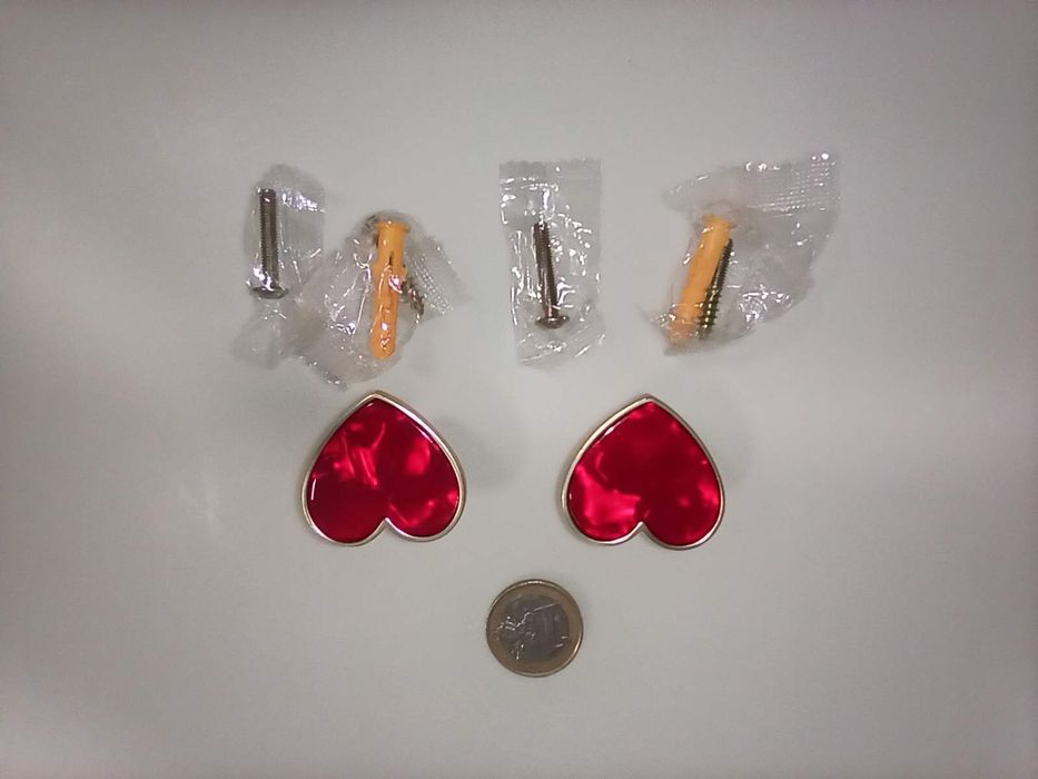 Puxadores em formato coração móvel armário roupeiro