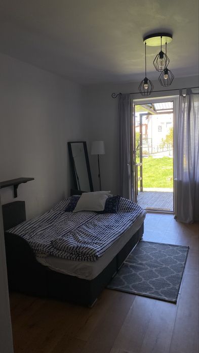 Klimatyczna kawalerka z tarasem w sercu Helu