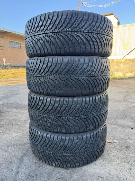 Всесезонні шини Goodyear 225/40 R18