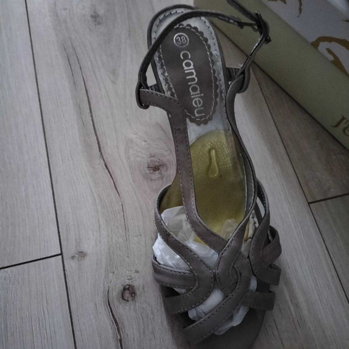 NOWE damskie sandałki rozm.38