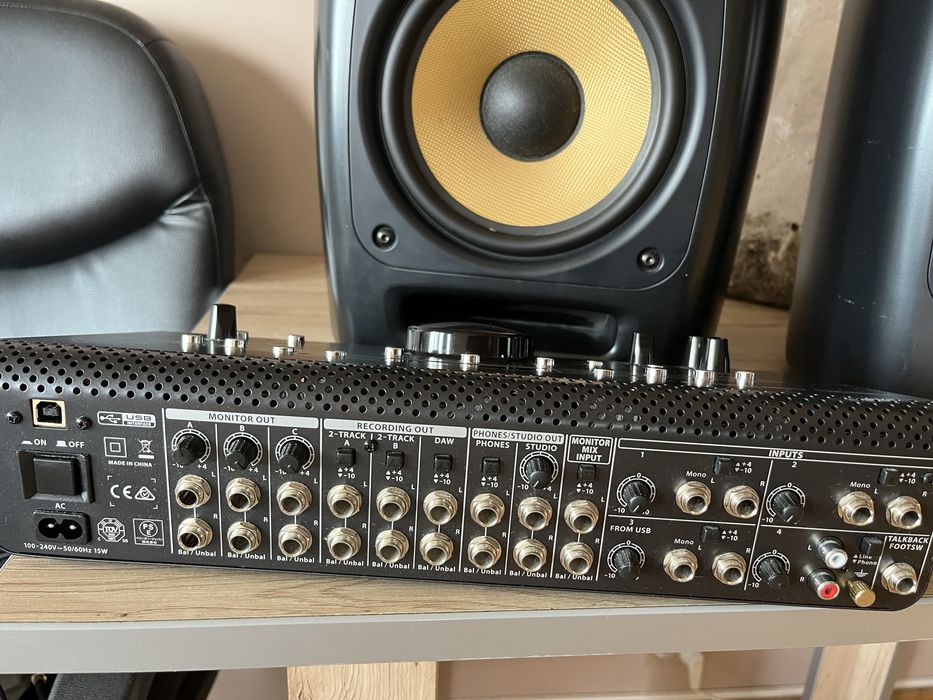 Kontroler studyjny Behringer Control 2 usb