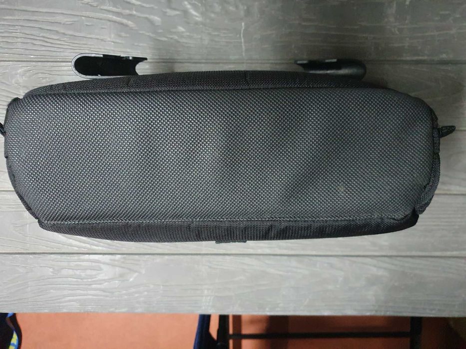 Mala de apoio ao carrinho quinny.