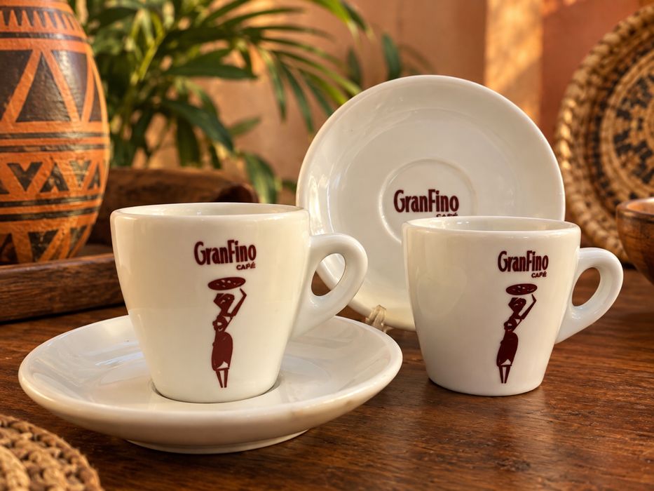 Conjunto de chávenas e pires