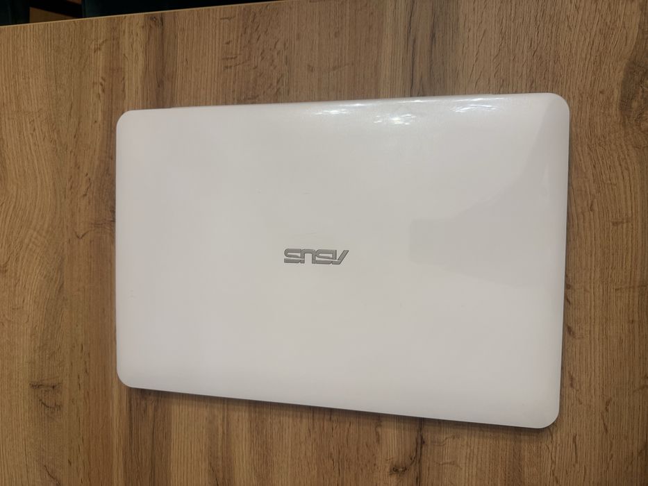 Laptop ASUS A555L i3 4GB RAM 1TB HDD + ładowarka