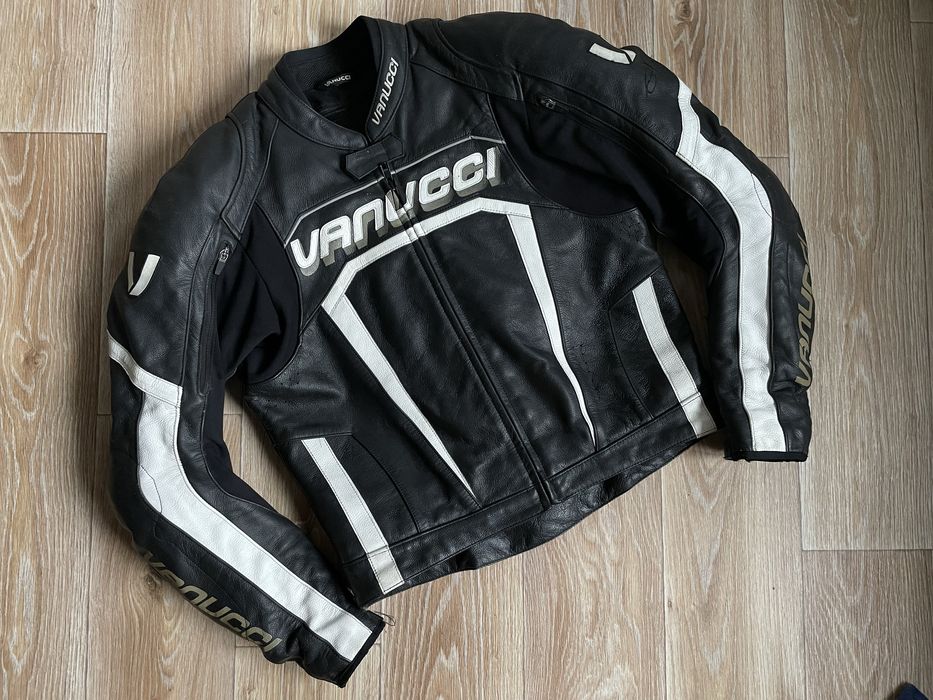 VANUCCI Топова мотокуртка в чудовому стані! 50-52 розмір