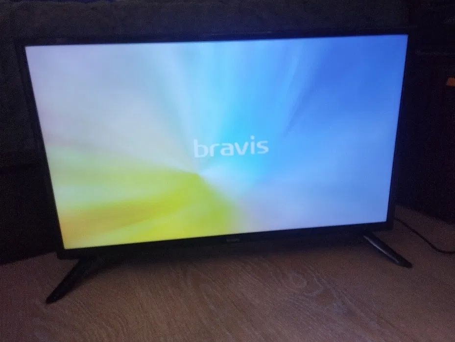 Телевизор Bravis LED-32G5000 + T2