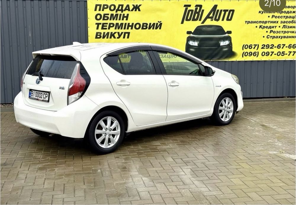 Автомобіль Тойота AQUA