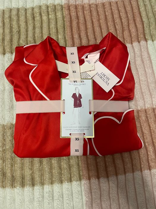 Piżama Victoria’s Secret czerwona