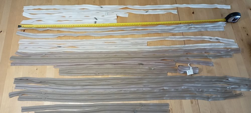 24szt. Zamki błyskawiczne beżowe PRL
