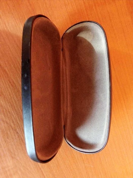 Etui na okulary czarne