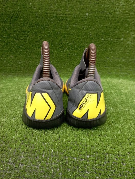 Дитячі кросівки сороконожки nike vapor