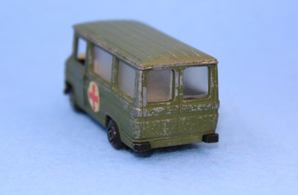 Rara minitura Guisval Mercedes-Benz Ambulância Exército