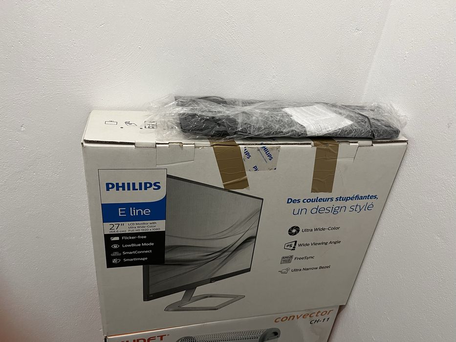 Monitor PC Phillips na caixa