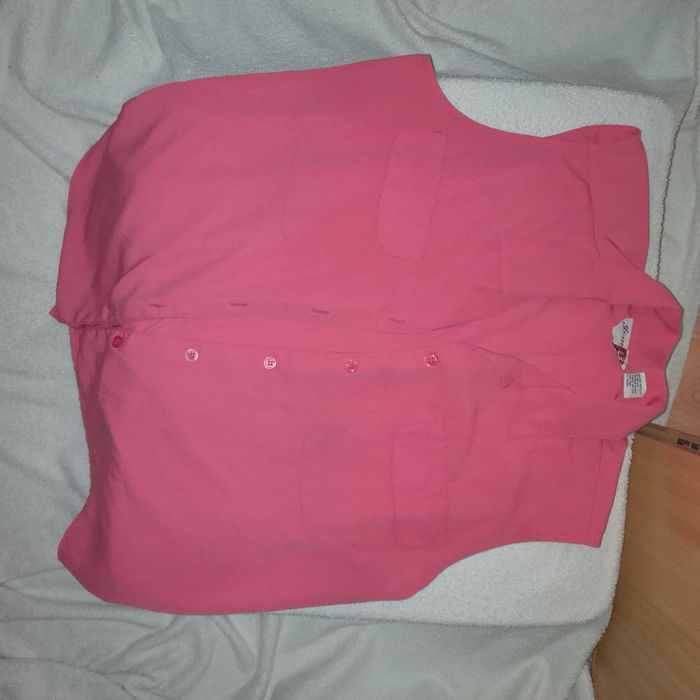 Camiseiro cor-de-rosa