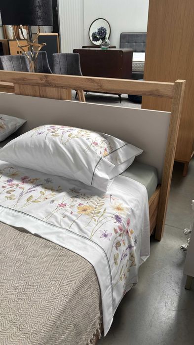 [RESERVADA] Cama de casal | 1 unidade pinho/bege 160x200 cm | Artigo de showroom