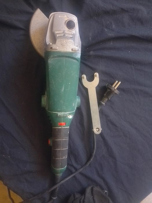 Продам Болгарку DWT