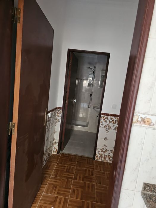Alugo quartos com sala conzinha, dois banheiro