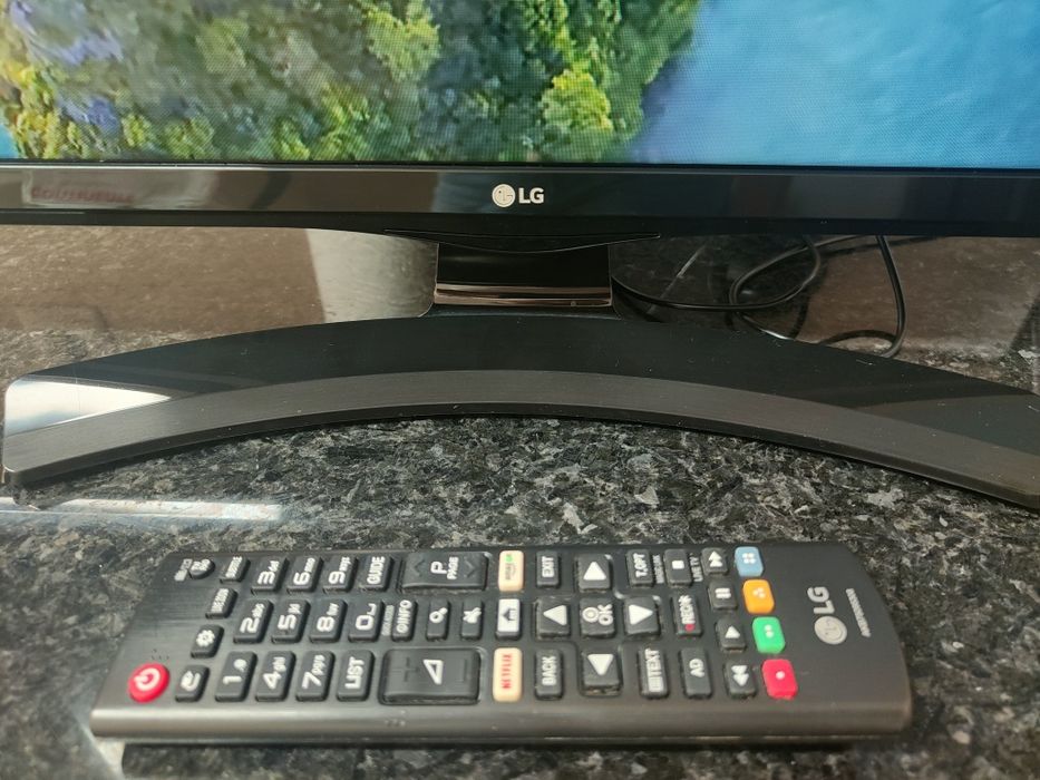 Smart TV Monitor Led 24" Full HD