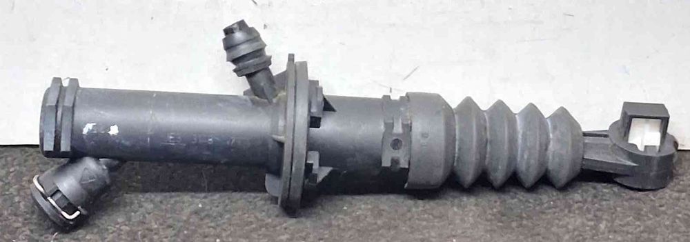 Bomba Principal da Embraiagem 306105773R - RENAULT CLIO IV