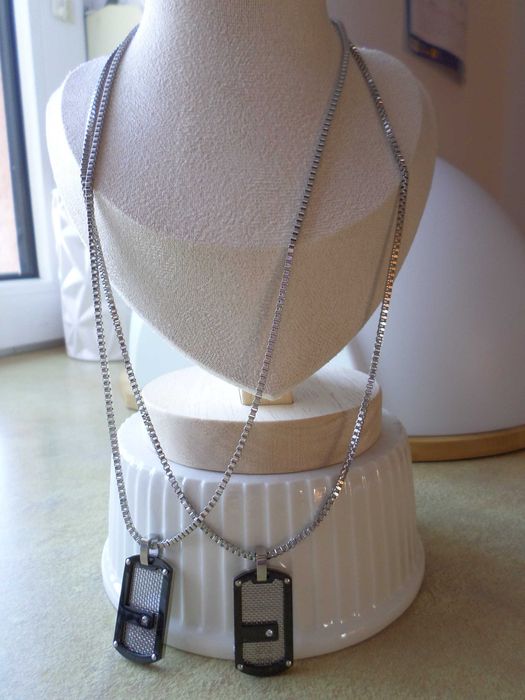 Naszyjnik męski w kolorze srebrnym