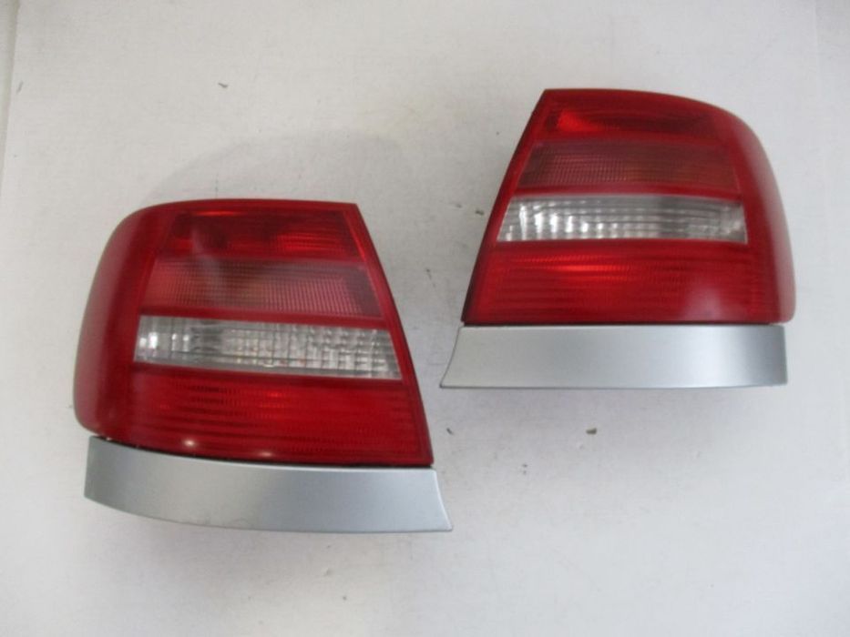 Farol Farolim Tras Audi A4 Esquerdo Direito