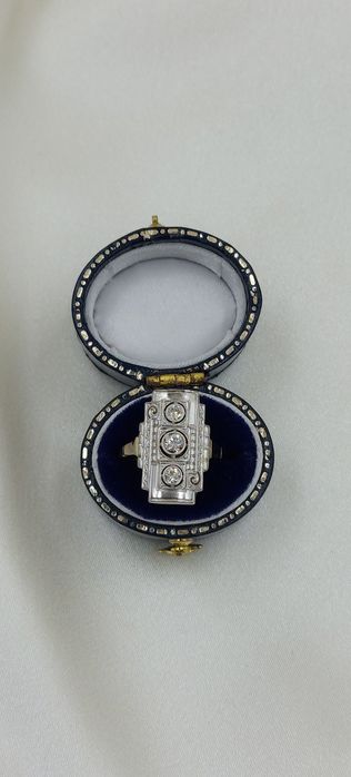 Złoty pierścionek ' Art Deco ' z diamentami