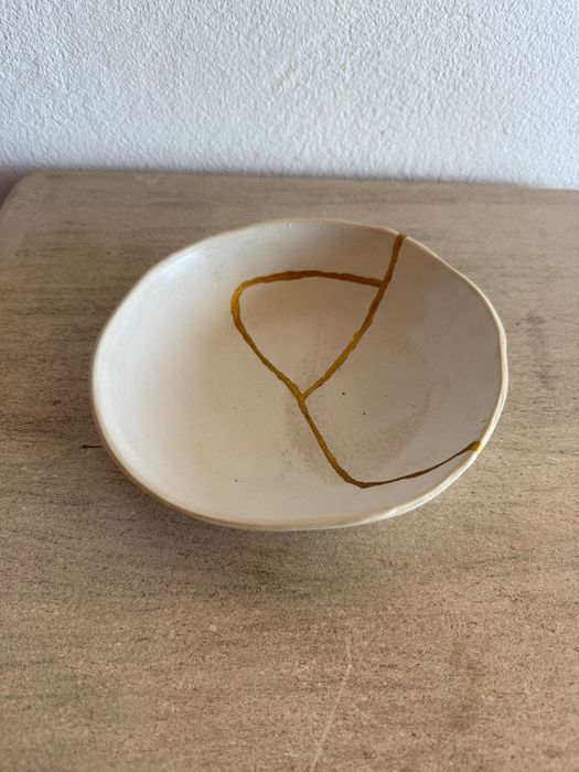 tigela kintsugi em branco/ouro