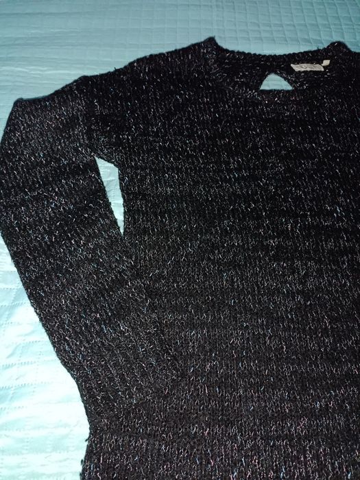 Czarny długi sweter