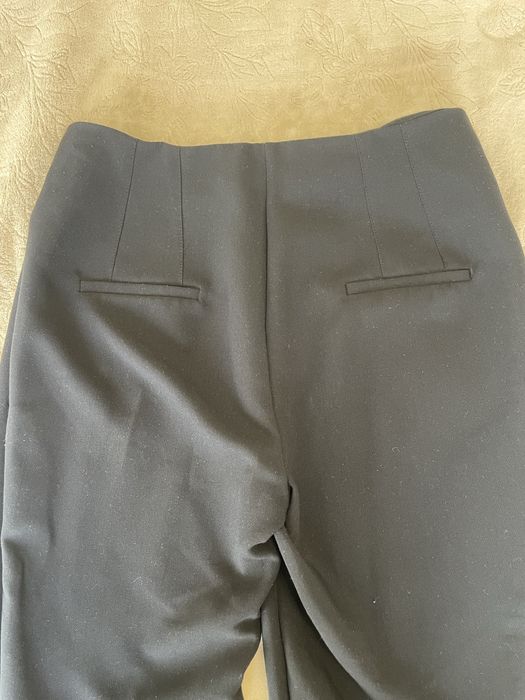 Брюки з високою посадкою