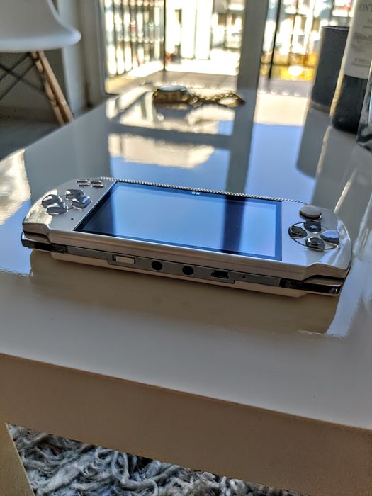 Nowość! Retro Konsola 11000+ gier w PSP Portable przenośna