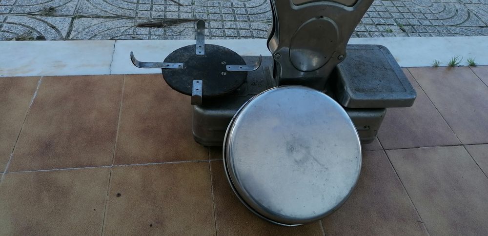 Balança Medines antiga