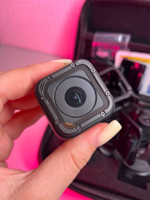 Екшн-камера GoPro Hero 4 session з кріпленням на скло
