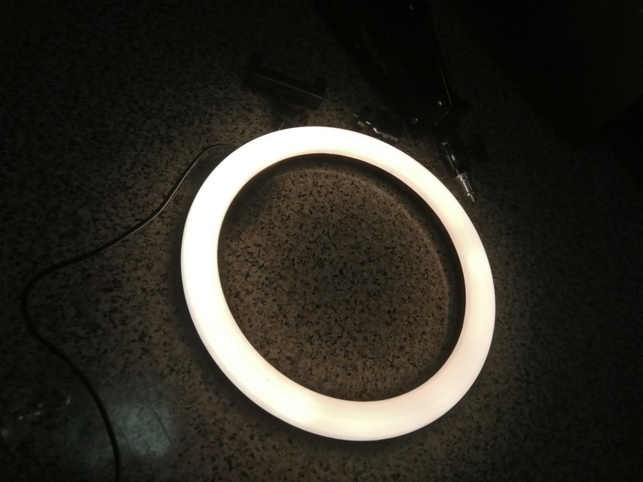 Кільцева лампа з трьома режимами освітлення