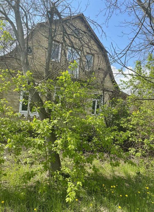 Частина будинку по центральній вулиці на 12 сотках!