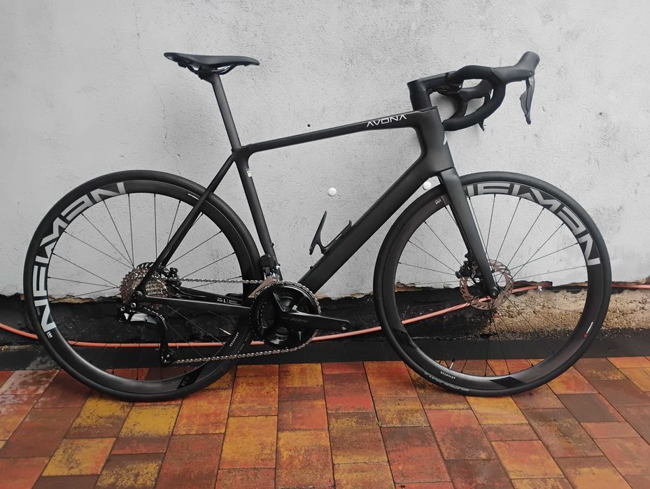 Rower szosowy AVONA Velum - jak nowy 105 di2, koła carbon, trek madone