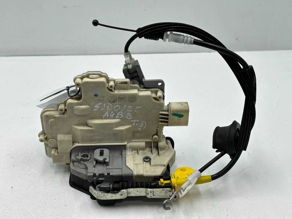 Fecho Porta Frente / Trás Direito / Esquerdo - Audi A4 B8 (2008)
