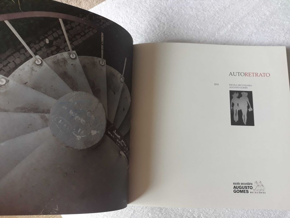 Livro "Auto Retrato da Escola Secundária Augusto Gomes"