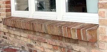 Parapet z cegły rozbiórkowej narożniki parapetowe lico cięta cegła