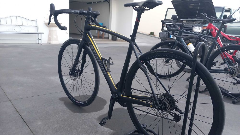 Vendo bicicleta de estrada Speciallezed,  modelo Roubaix,  em Carbono