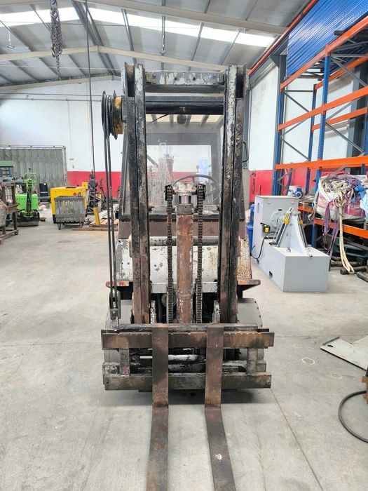 Empilhador 2Ton - Gás - Marca OM