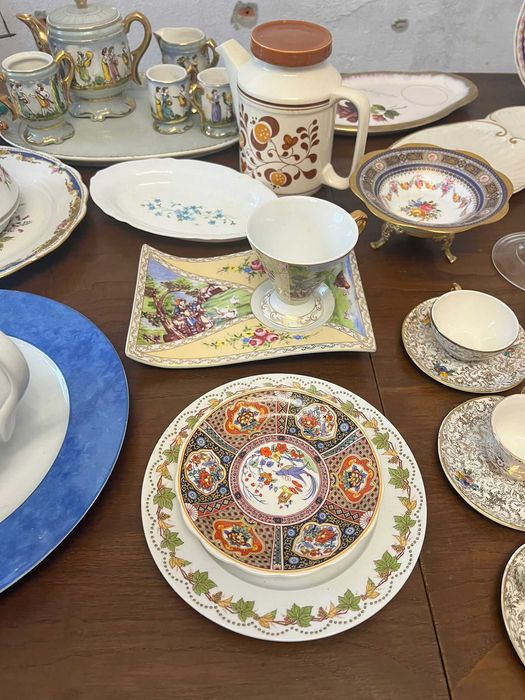 Lote Exclusivo de Porcelanas Finas e Cristais – Estado Impecável