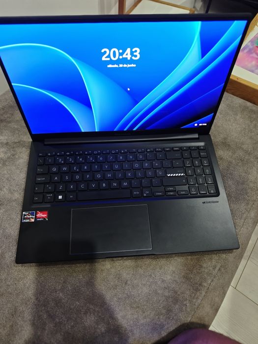 ASUS Vivobook 15 OLED | Ryzen 7 (8 Cores) | 16GB RAM | 512GB SSD |