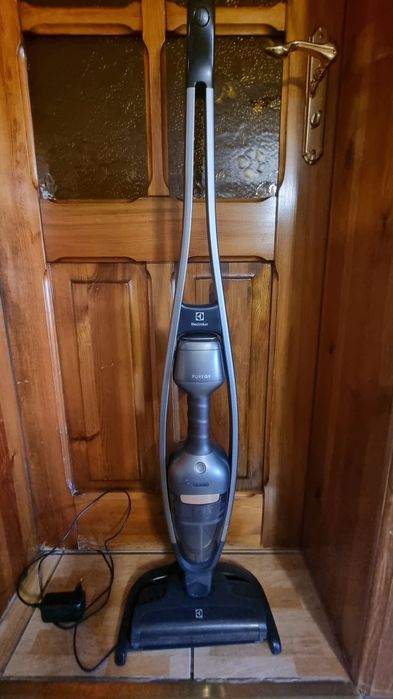 Odkurzacz pionowy Elektrolux na części