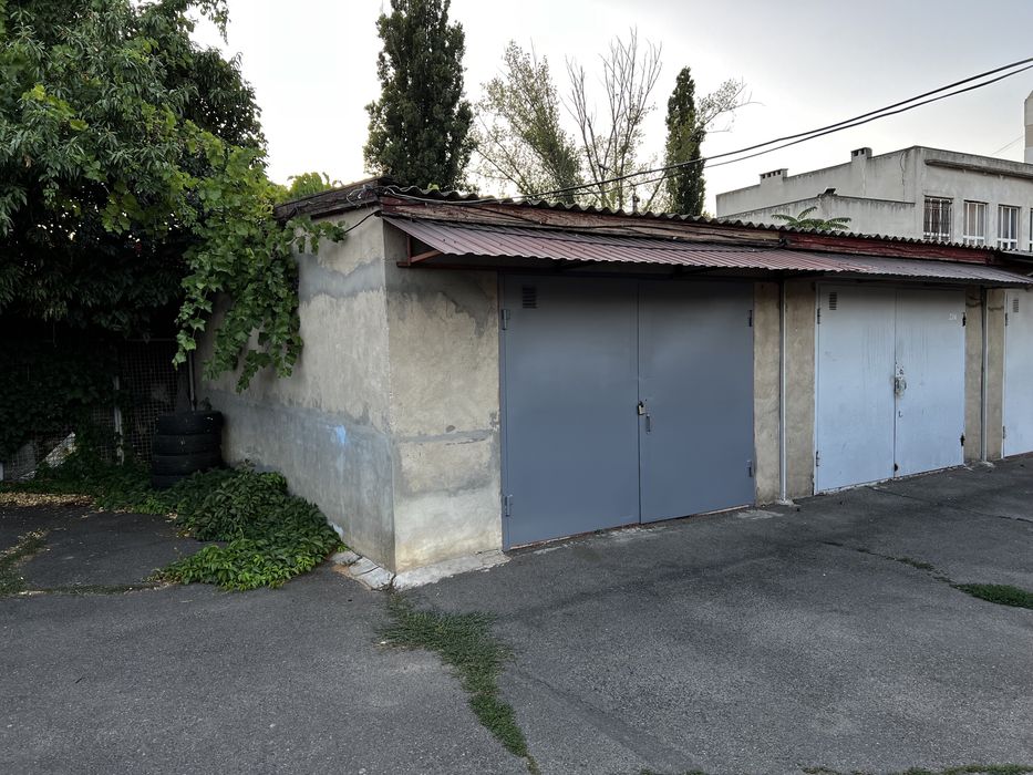 Продам капитальный гараж на Шишкина