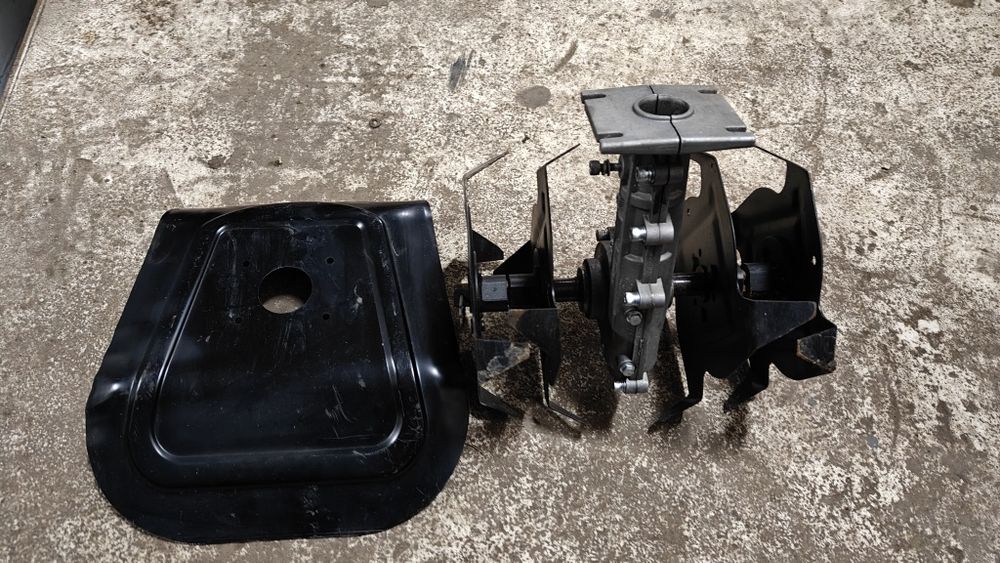 Насадка-культиватор для бензокосы (вал 9 шлицов, штанга 26 мм)