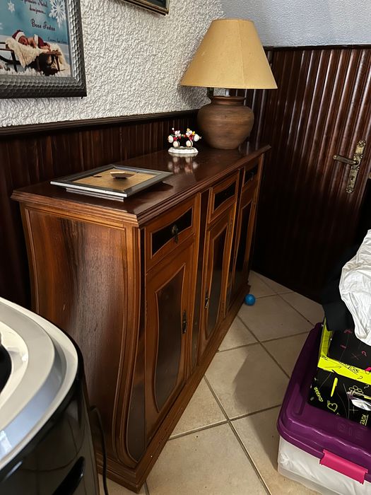 Sapateira de madeira